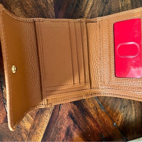 New! Dooney & Bourke Caramel Pebble Leather Tri-Fold Wallet w/Coin Purse - Picture 2 of 4